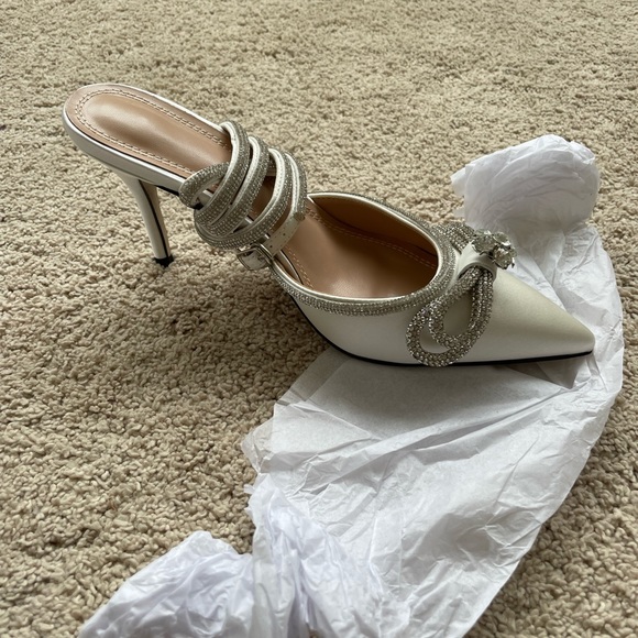 Beautiful rhinestone point heels! Great for a wedding - Picture 3 of 5
